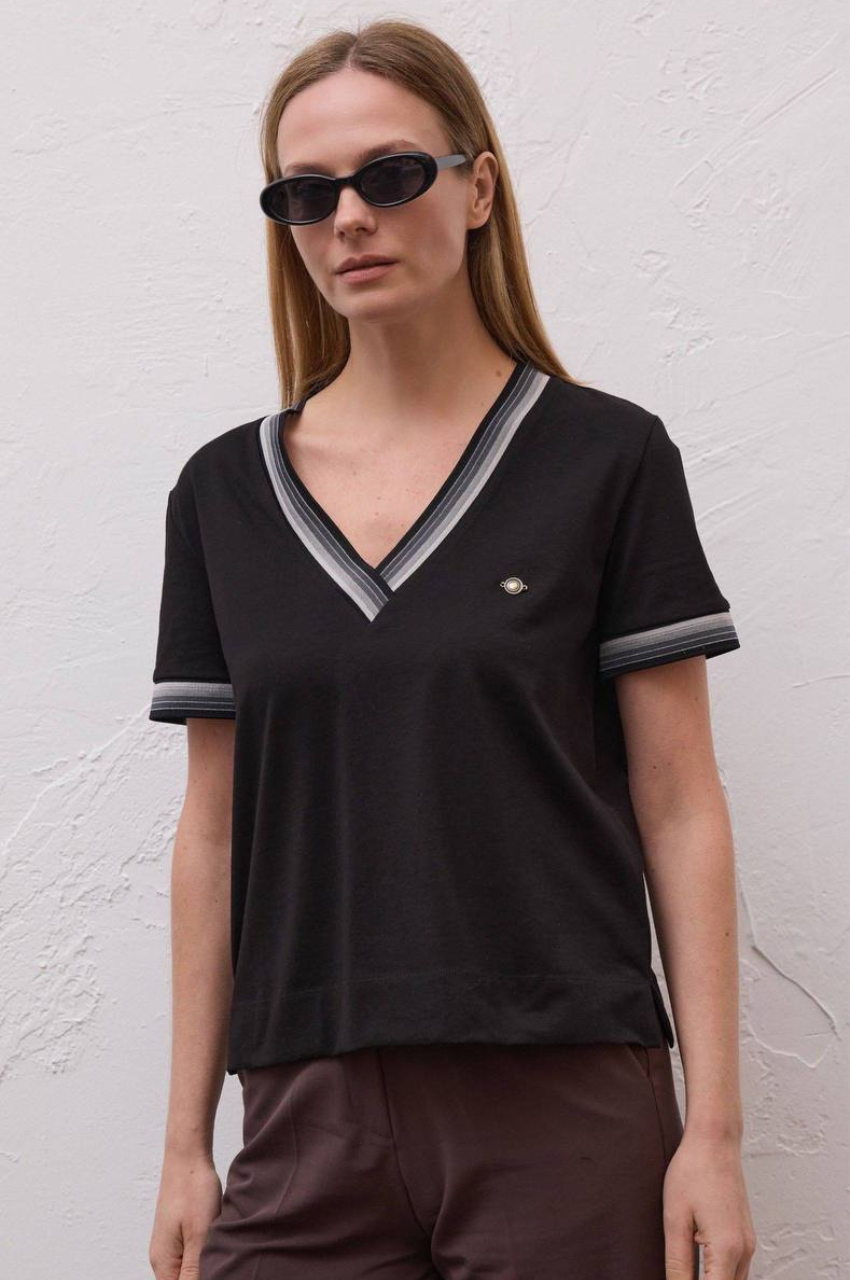 NOIRÉA Contrast Top